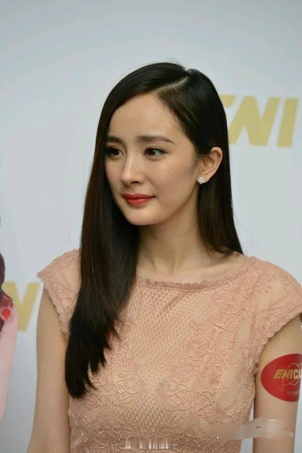 杨幂不是脚臭吗？怎么会有少女感的？ 