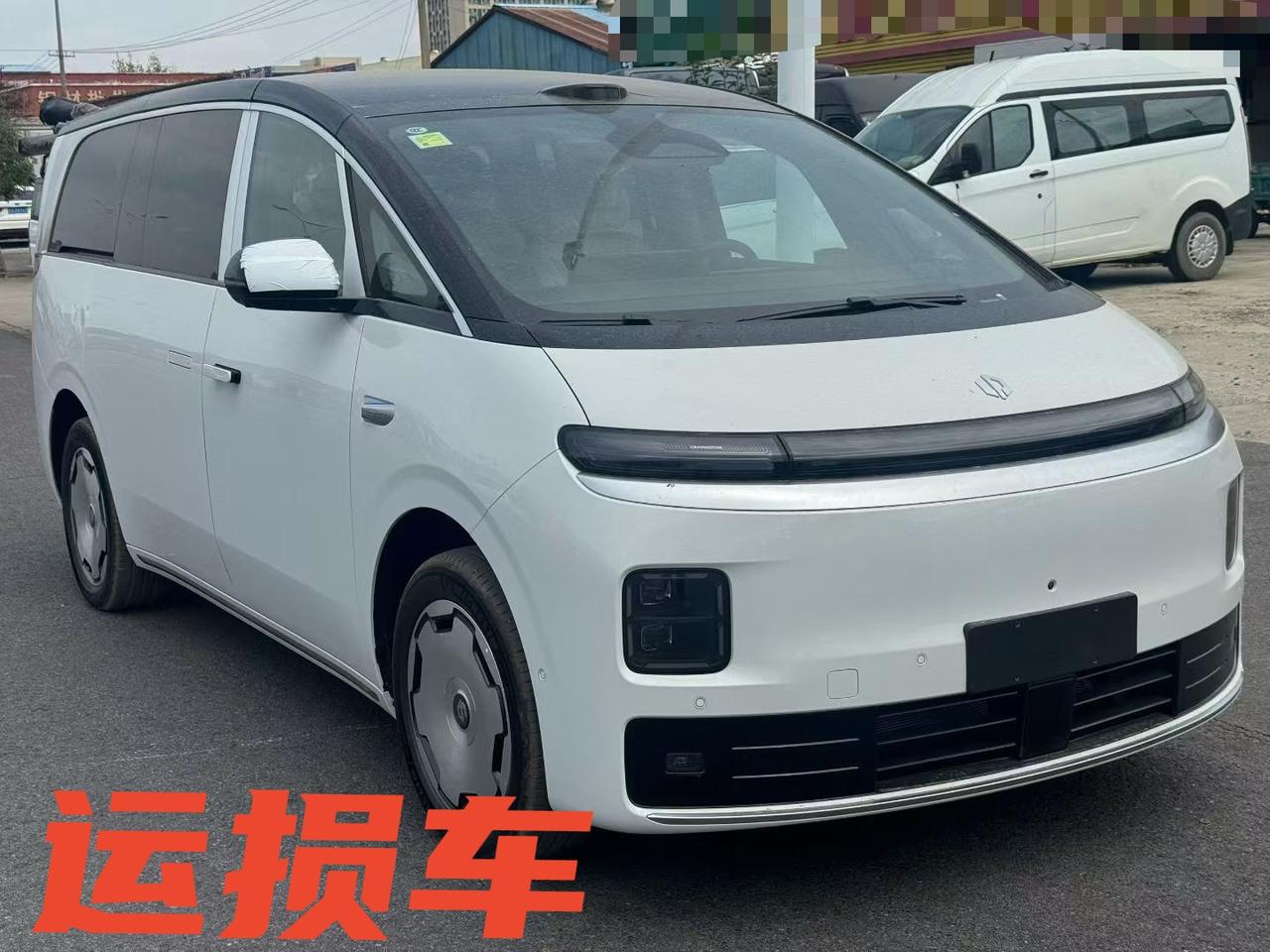 26款D99 700旗舰版外饰光电白内饰丹雅棕车顶金属黑，轮毂19英寸，向往之境