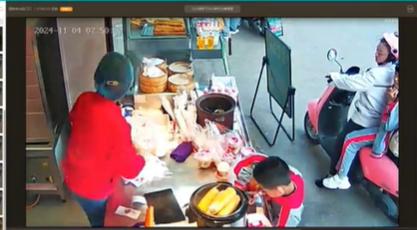 在抖音刷到的，湖南一妈妈发视频称，11月4日，她家的儿子早上上学时在包子铺买早餐