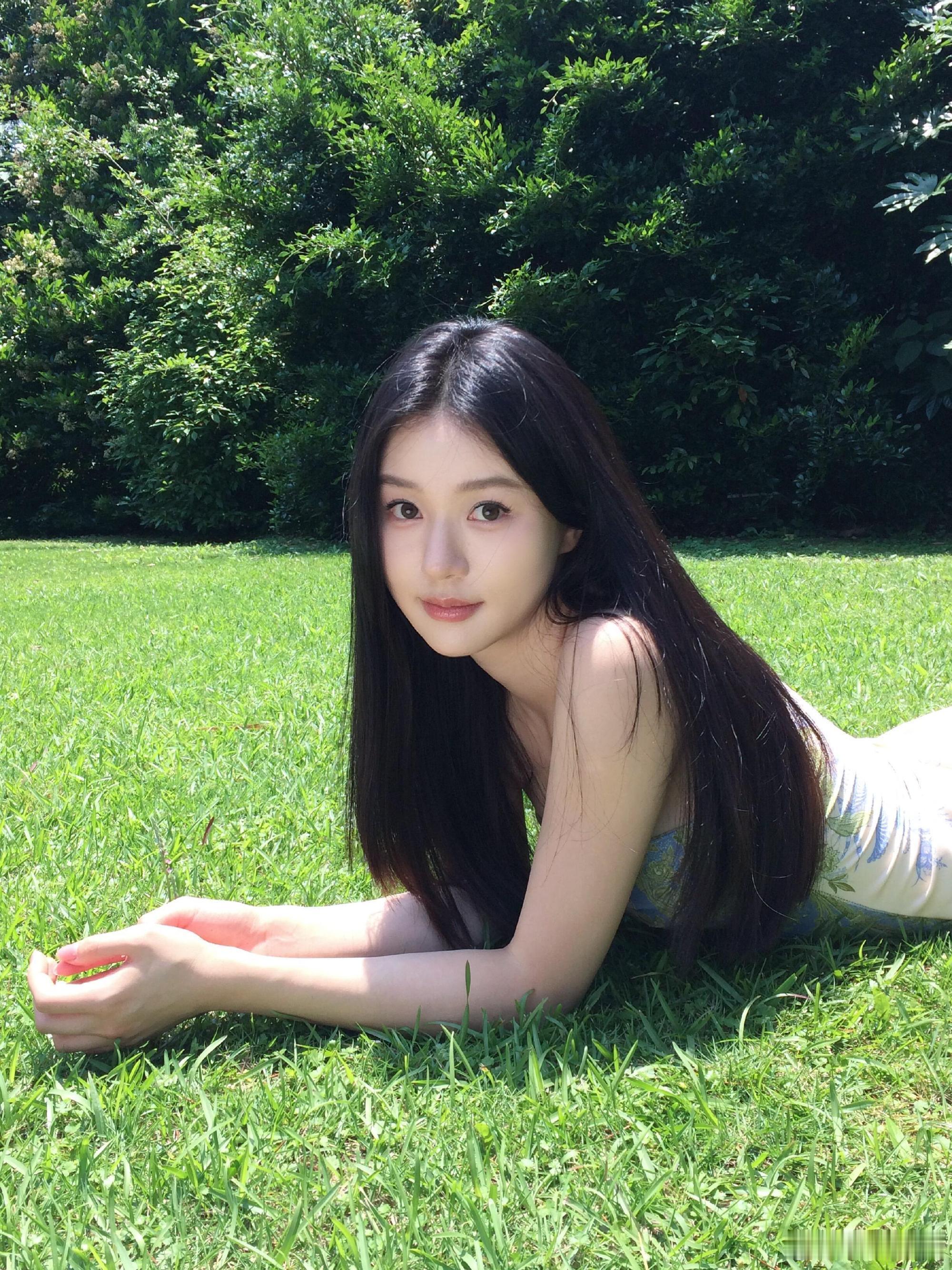 一些富有生命力的草坪拍照📷姿势巨巨巨出片～#爱是一种能力恋爱课堂[超话]# ​