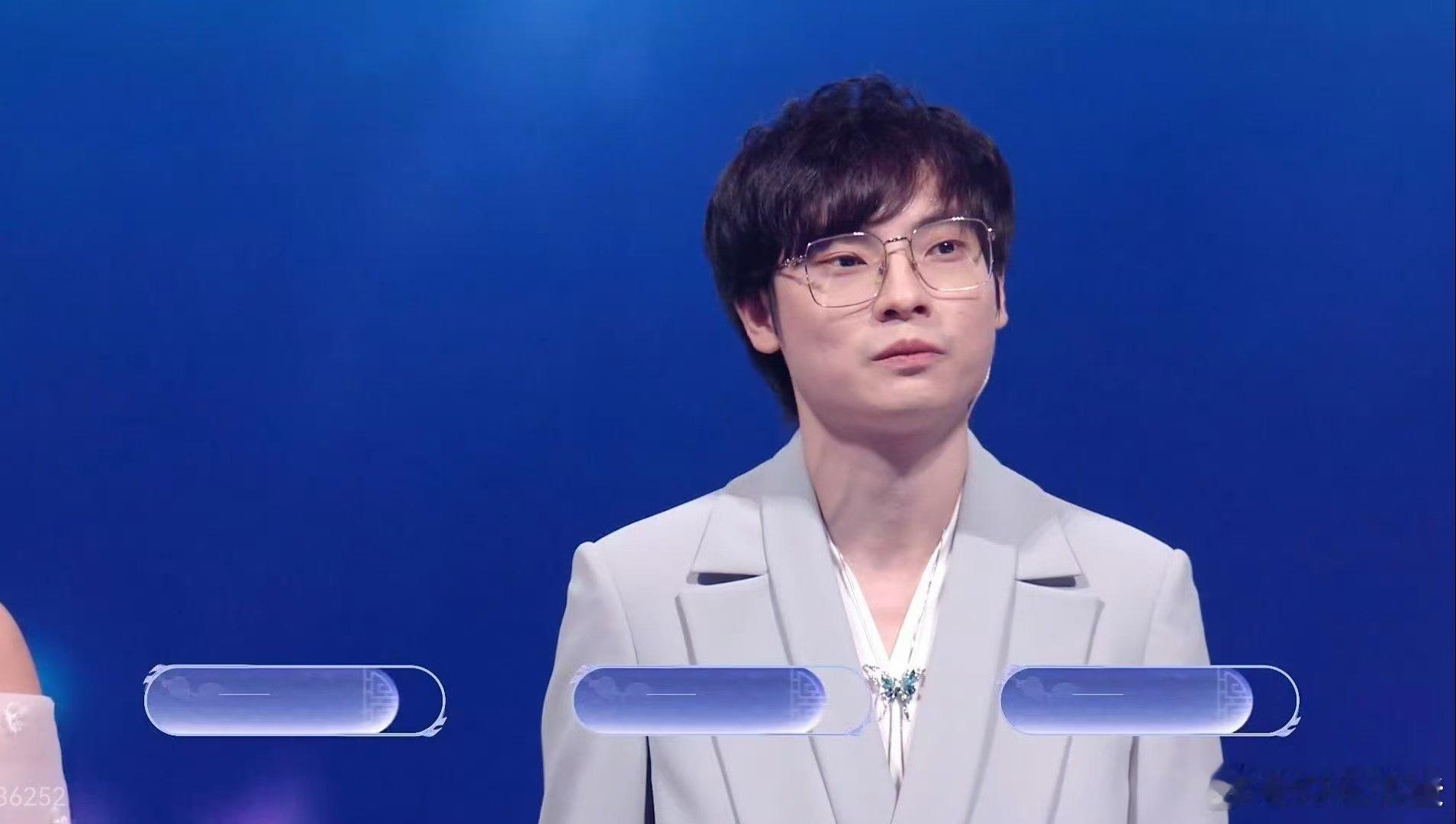 #时代少年团组队教练Gemini# 这个话题太火爆啦 Gemini这位KPL五冠