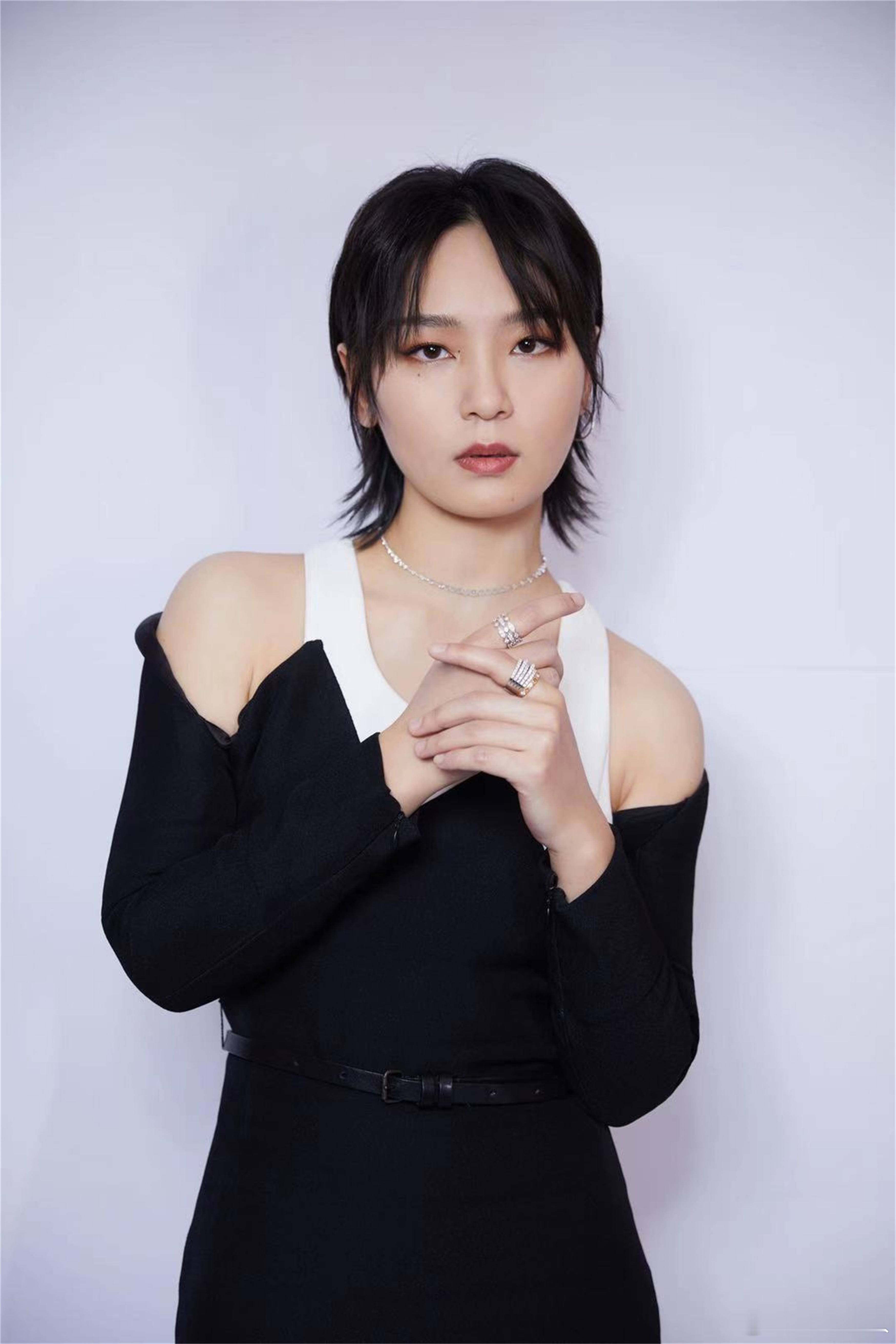 不管时光如何流转，我们永远会为周笔畅的歌声心动。旋律萦绕耳畔，当年疯狂追星的画面