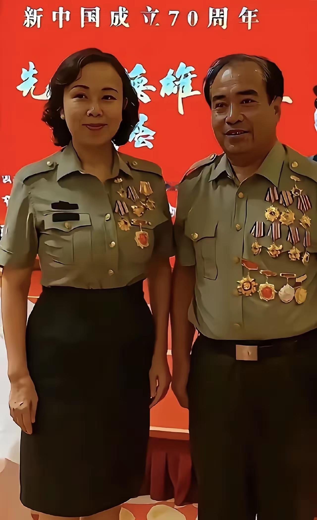 谁能想到，昔日浴血前线的铁血英雄，如今已是慈祥老人
 
走在街头偶遇寻常大爷，谁