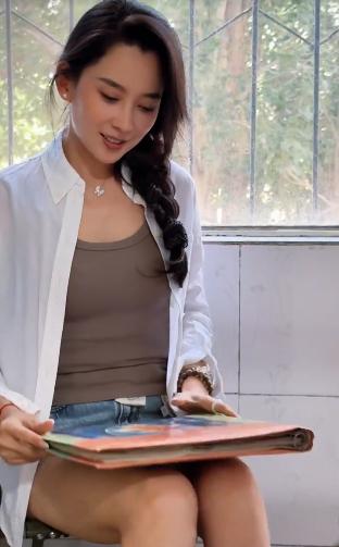 汪峰拉宁静手半个月后，森林北首次公开提到自己的第一段婚姻。
 
随着汪峰主动晒森