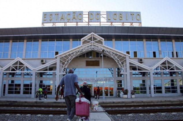 欧盟在非洲的操作这次是真把人看吐了，号称砸20亿欧元帮非洲建铁路，结果被全网扒出