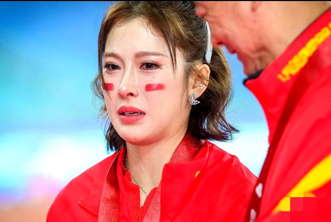 说吴艳妮下届全运会就跑不动了？别急着盖棺定论。她现在28岁，2025年32岁，女