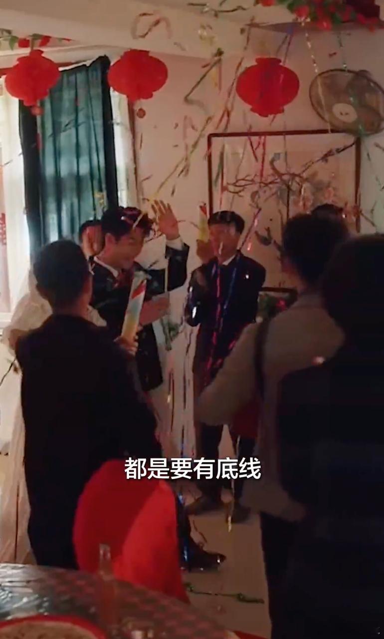 张凯丽黄晓明谈微短剧张凯丽谈及微短剧真的很走心，短小接地气、适配快节奏生活，但文