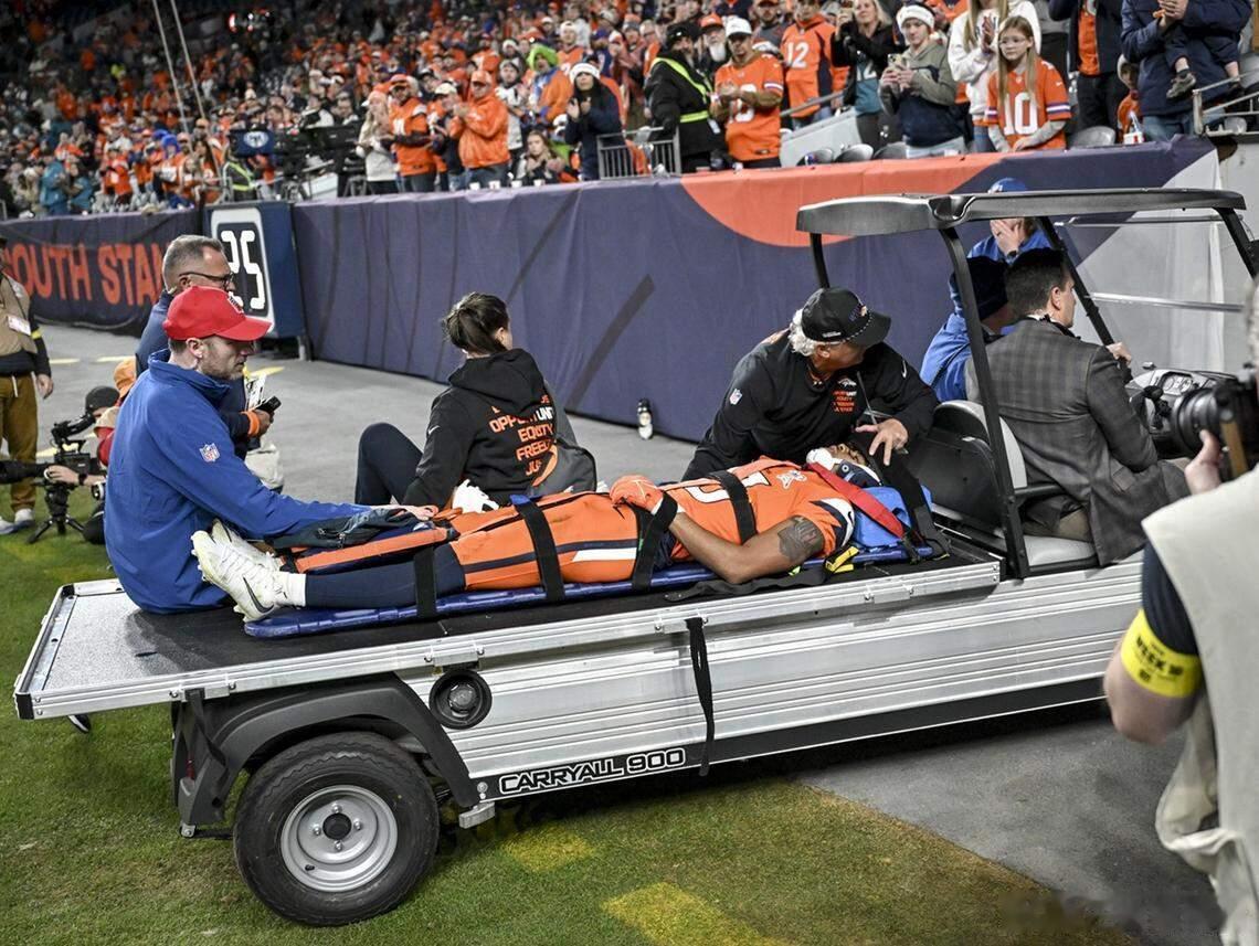 第16周美洲虎34：20野马 