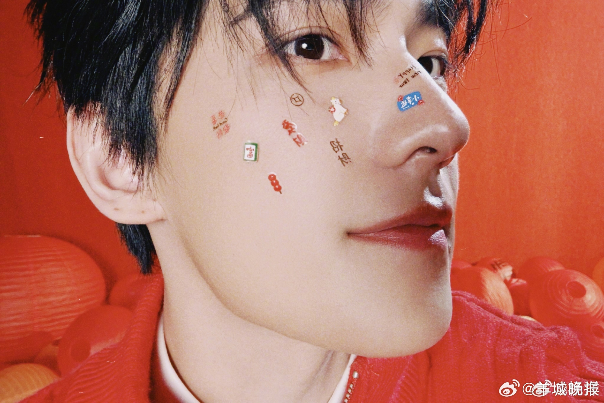 【分享明星春节氛围感大片】新春到！张灯结彩迎新春，欢天喜地贺新年。谁的新春氛围感