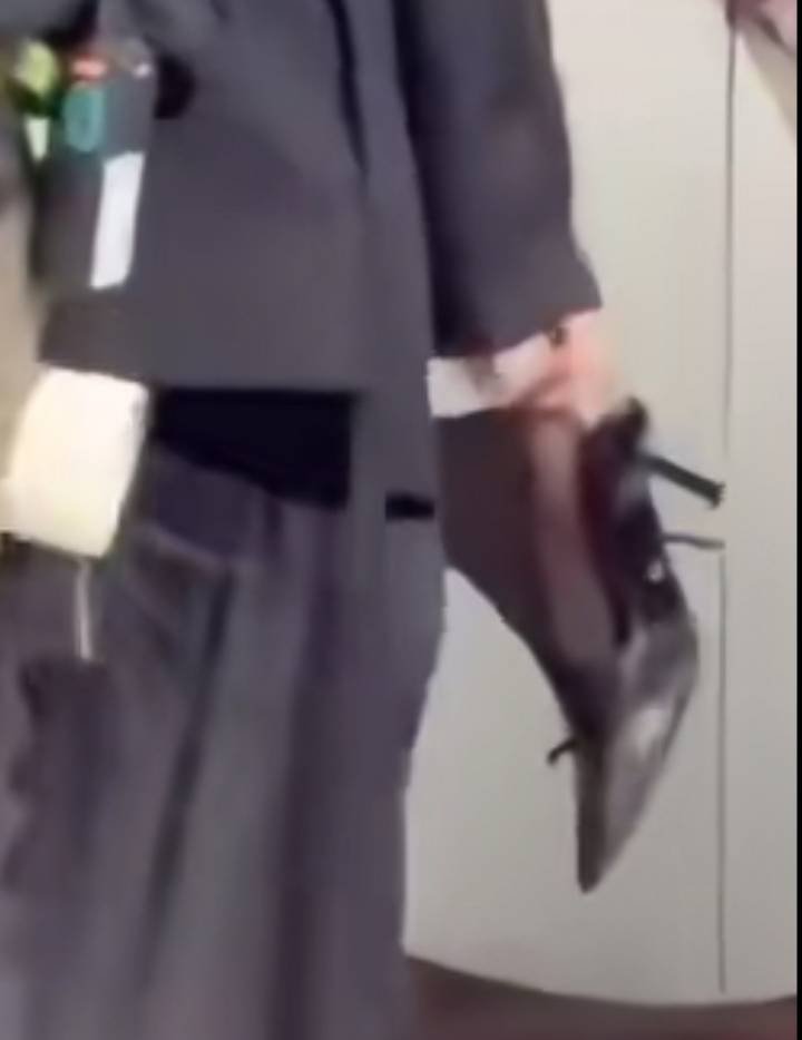 姐姐踩我鞭策我[awsl]​​​