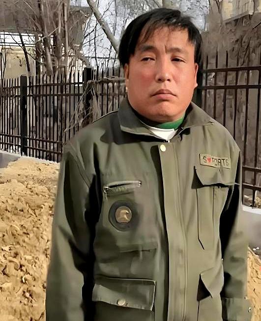 你敢信？比宋小宝还磕碜的人，能成赵本山的亲徒弟？
2008年宋小宝拽着小舅子霍