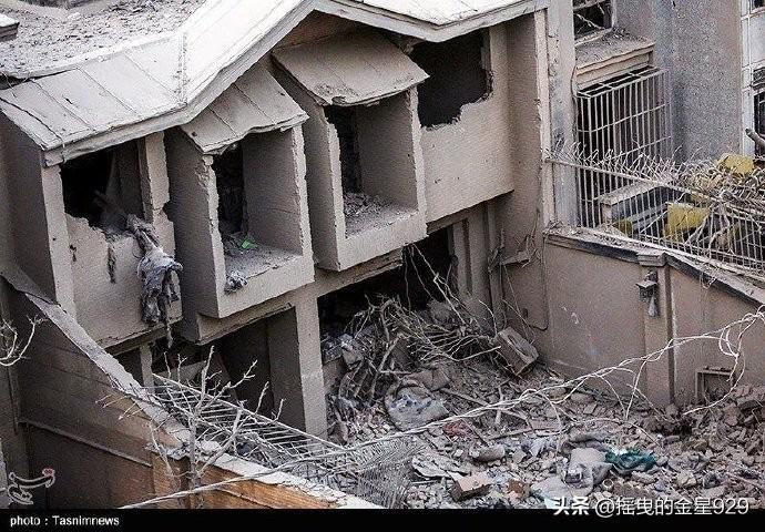 美国以色列在袭击伊朗军事设施，情报设施同时，也没少对平民区进行袭击。

伊朗哈马