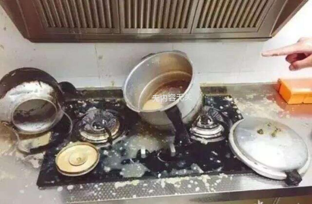 惊险！宜昌男子煮羊腿操作不当，致使高压锅爆炸，我觉得安全常识必须知道
湖北宜昌男