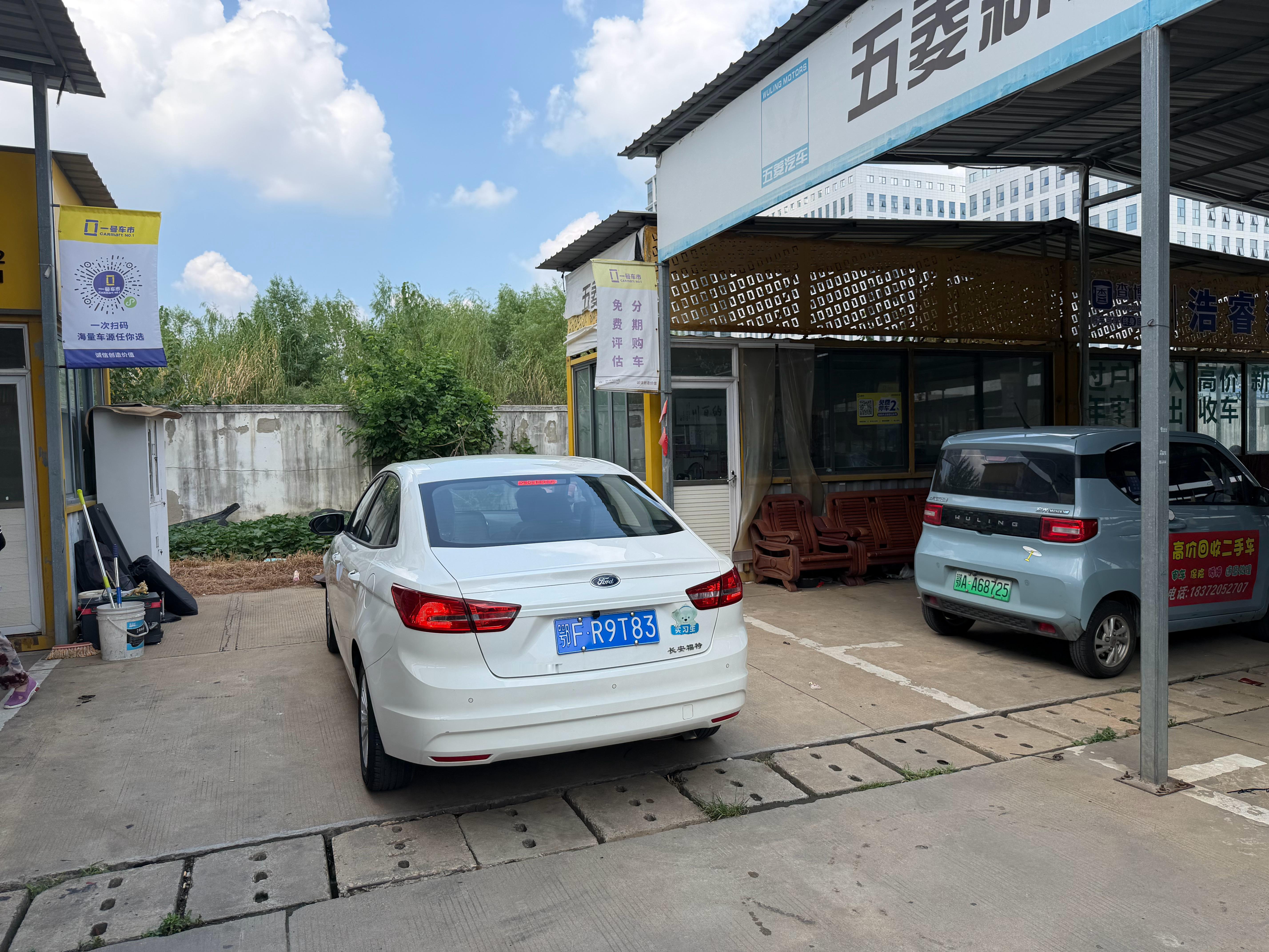 周六一对小姐姐过来看福睿斯，你们觉得能搞成吗？我和汽车的日常 武汉·一号车市