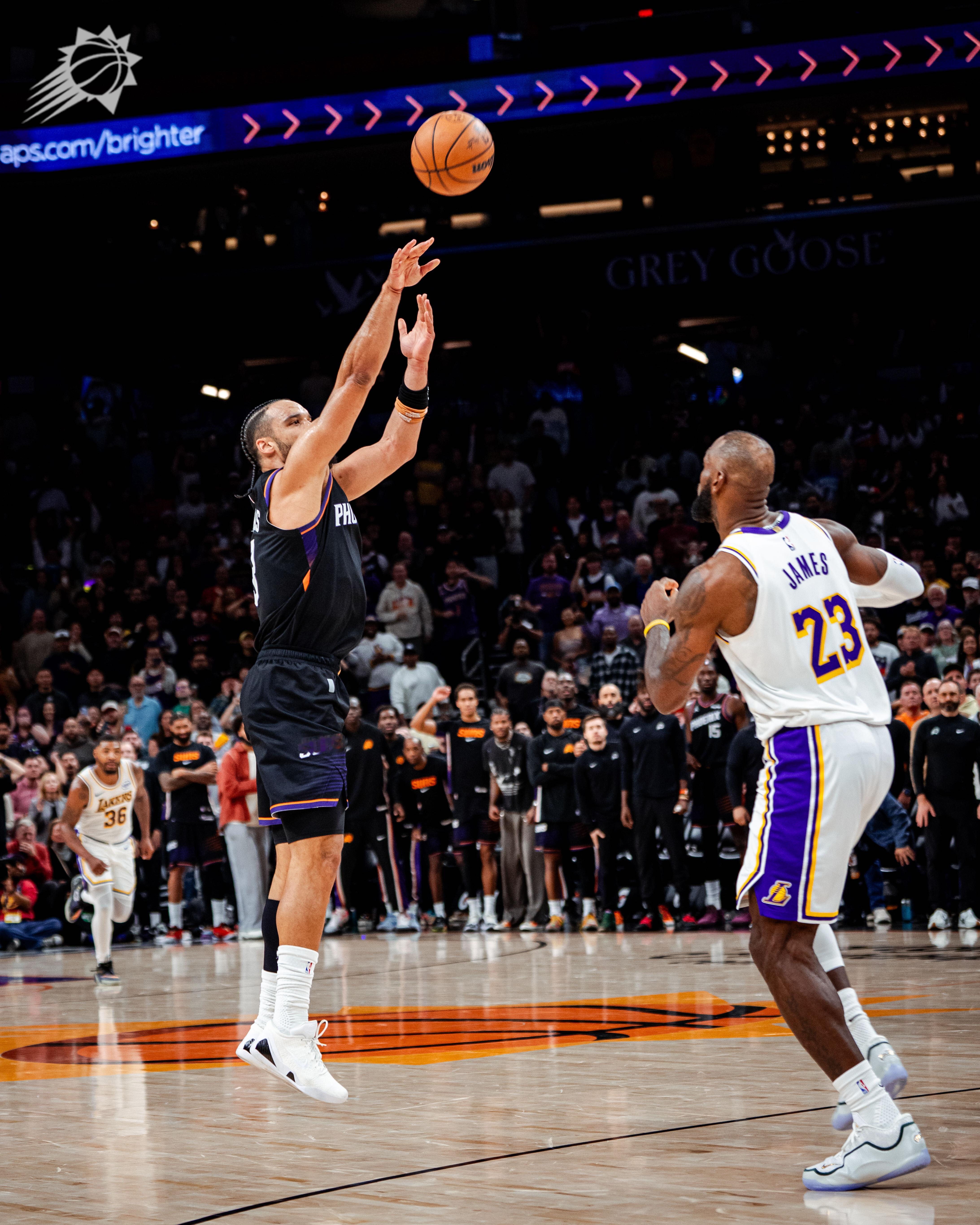 邓恩成功封盖斯玛特！狄龙命中关键三分！！成功将比分反超！！菲尼克斯太阳旭日东升湖