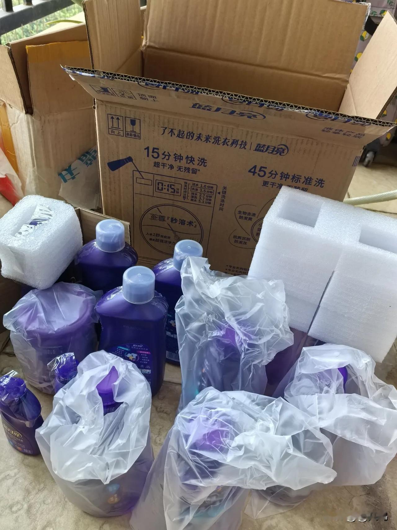 本来这两年消费欲望已减少了，已没了从前那种疯狂劲，满心想着可算管住手省钱了。
