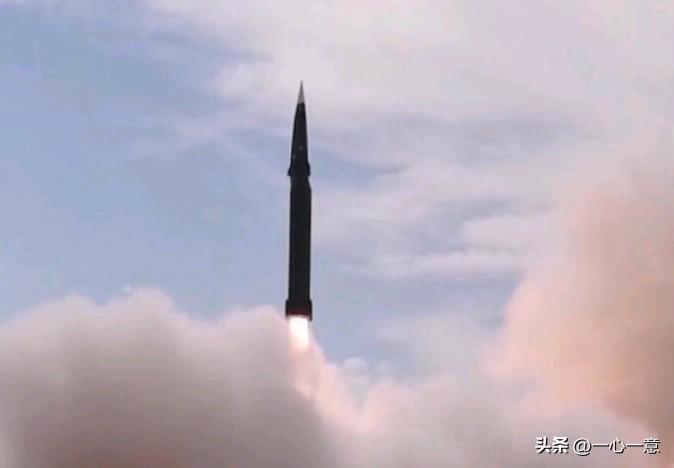 首次公开东风-17齐射画面，央视直言震慑“台独”势力
 
 

近日CCTV4《