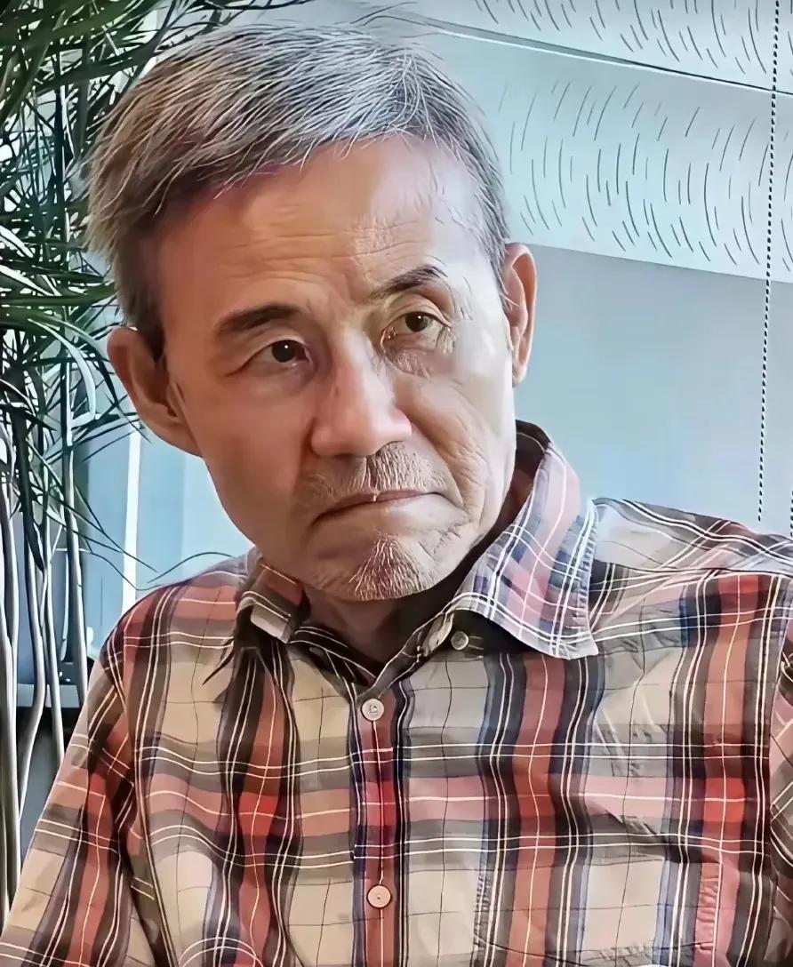 王石当年那句“晚上几点回来”，如今像回旋镖一样打向了他自己。
别再提什么爱情童话