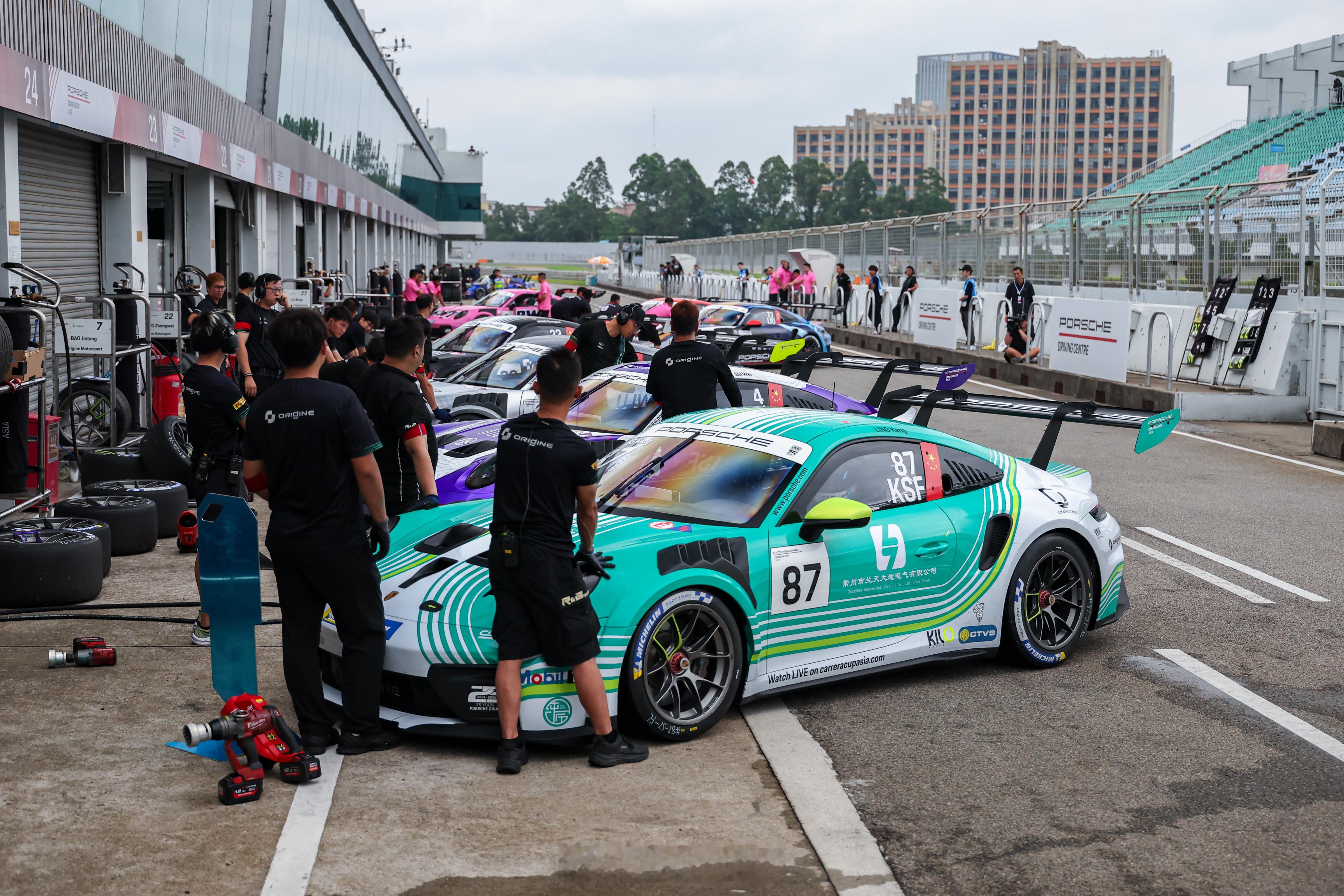 今天还上了赛道，有点点紧张亚洲保时捷卡雷拉杯