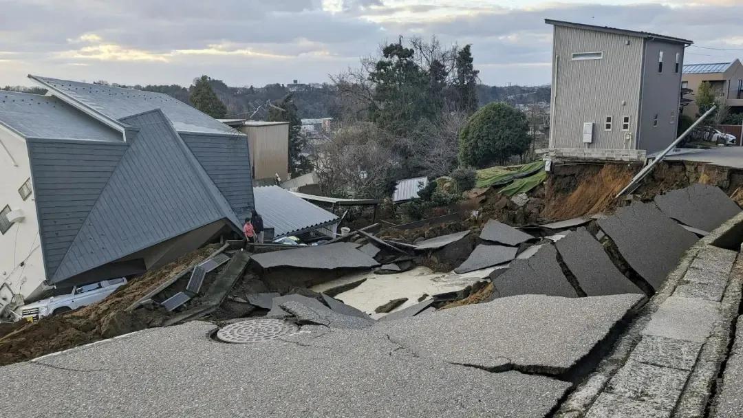 【日本地震，坏情况还是出现了】
近日日本石川县能登半岛发生规模7.6强震，截至今