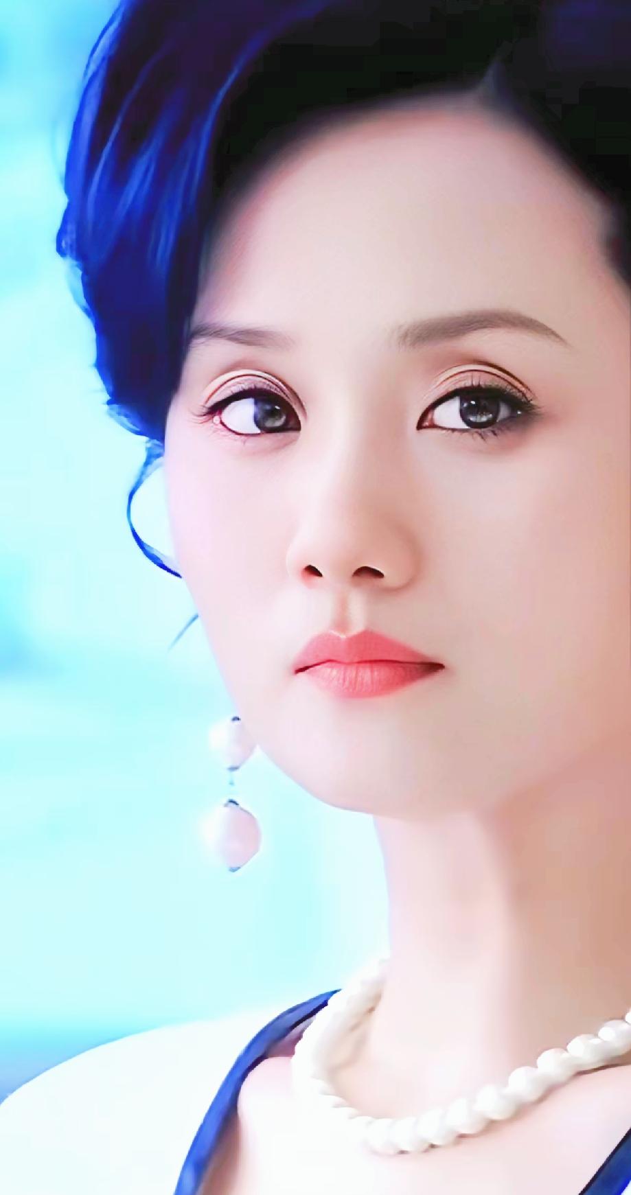 ​她是一个非常高产的演员，出演过许多电影，电视剧。
​哪位大神知道她叫什么名字？