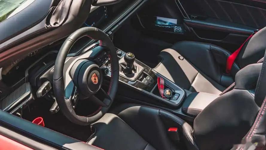992.2 GT3 S/C ,“S/C”代表 Sport Cabriolet（运