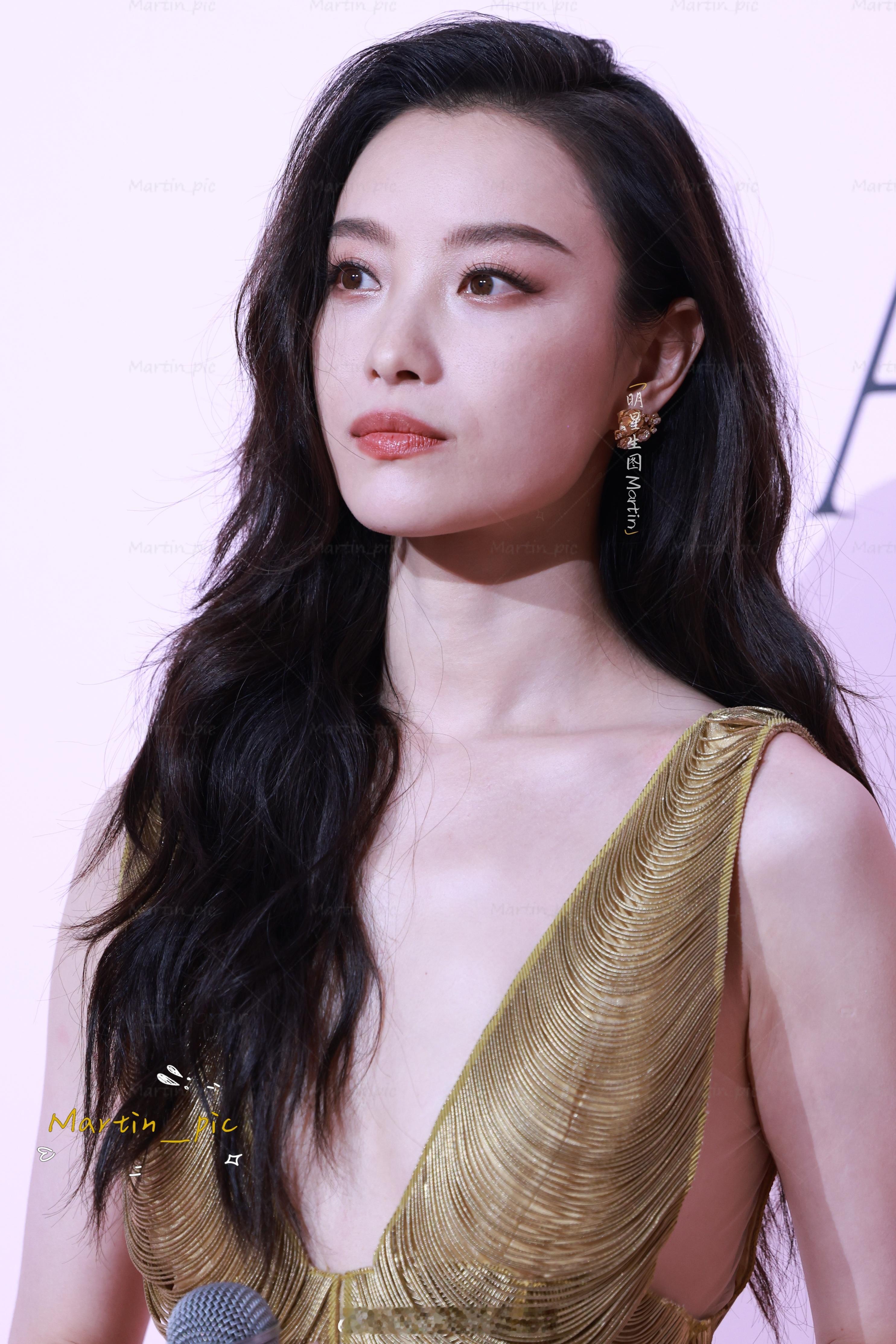 倪妮[超话] 倪妮兰蔻活动红毯生图绝美喵总生图，大气明艳的全球代言人[好爱哦][