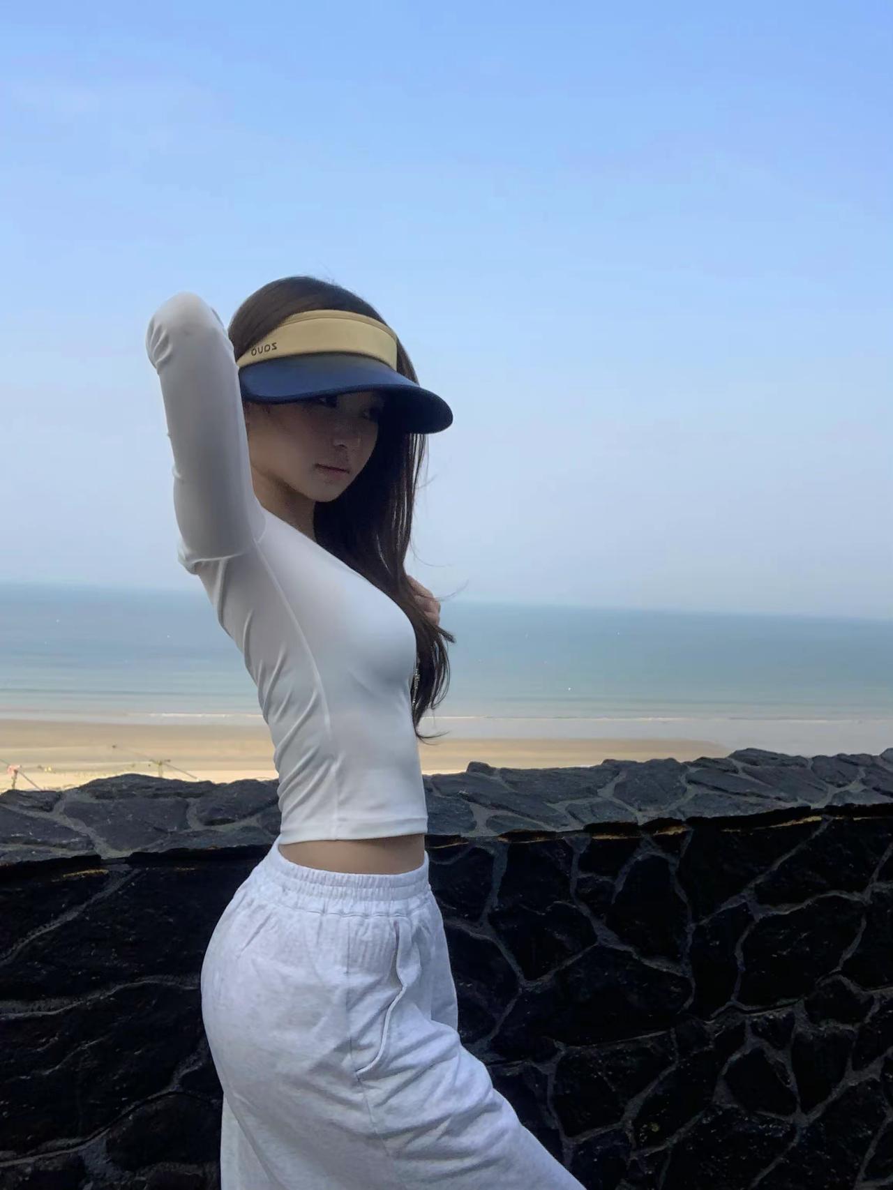 青春正年少，活力满满活泼可爱。假日出行去旅游，去放松自己看过哪些惊艳时光的美女？