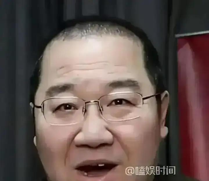 英达至今没抱过孙子
 
巴图两个儿子，大的7岁，小的3岁，户口本上姓宋。宋丹丹每