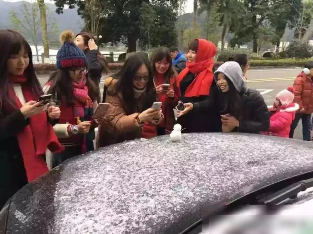 时隔十年，广东、广西再无如此大范围的降雪。广东、广西也不是无雪之地，唯有海南可终