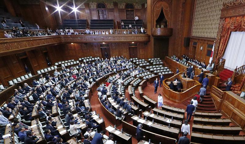 日本要求删除联合国宪章当中的敌国条款，甚至以退出联合国相要挟。
 
历史何其相似