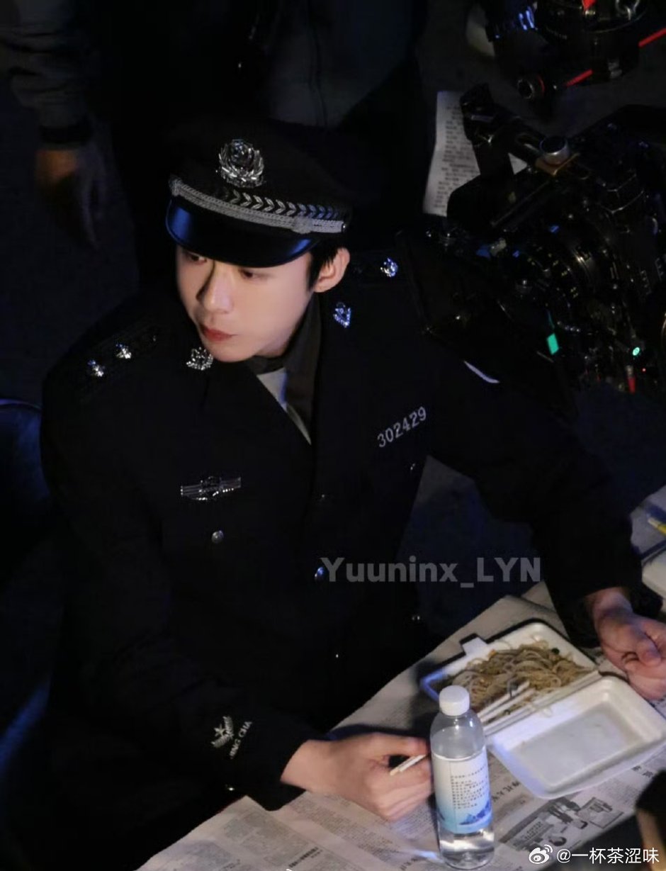 高原警官吃的是什么，炒粉？刘宇宁高原刘宇宁铁证铁证 ct见水印 