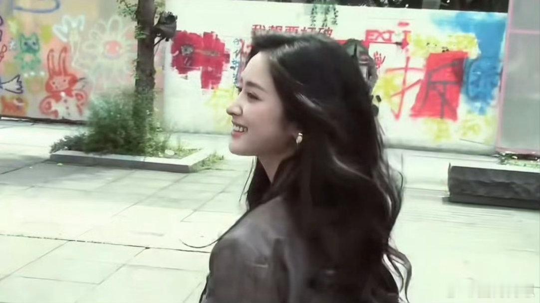 徐若晗拍的沈月 徐若晗真的太懂沈月的美了，不是表面的那种美，是骨子里的灵气和松弛