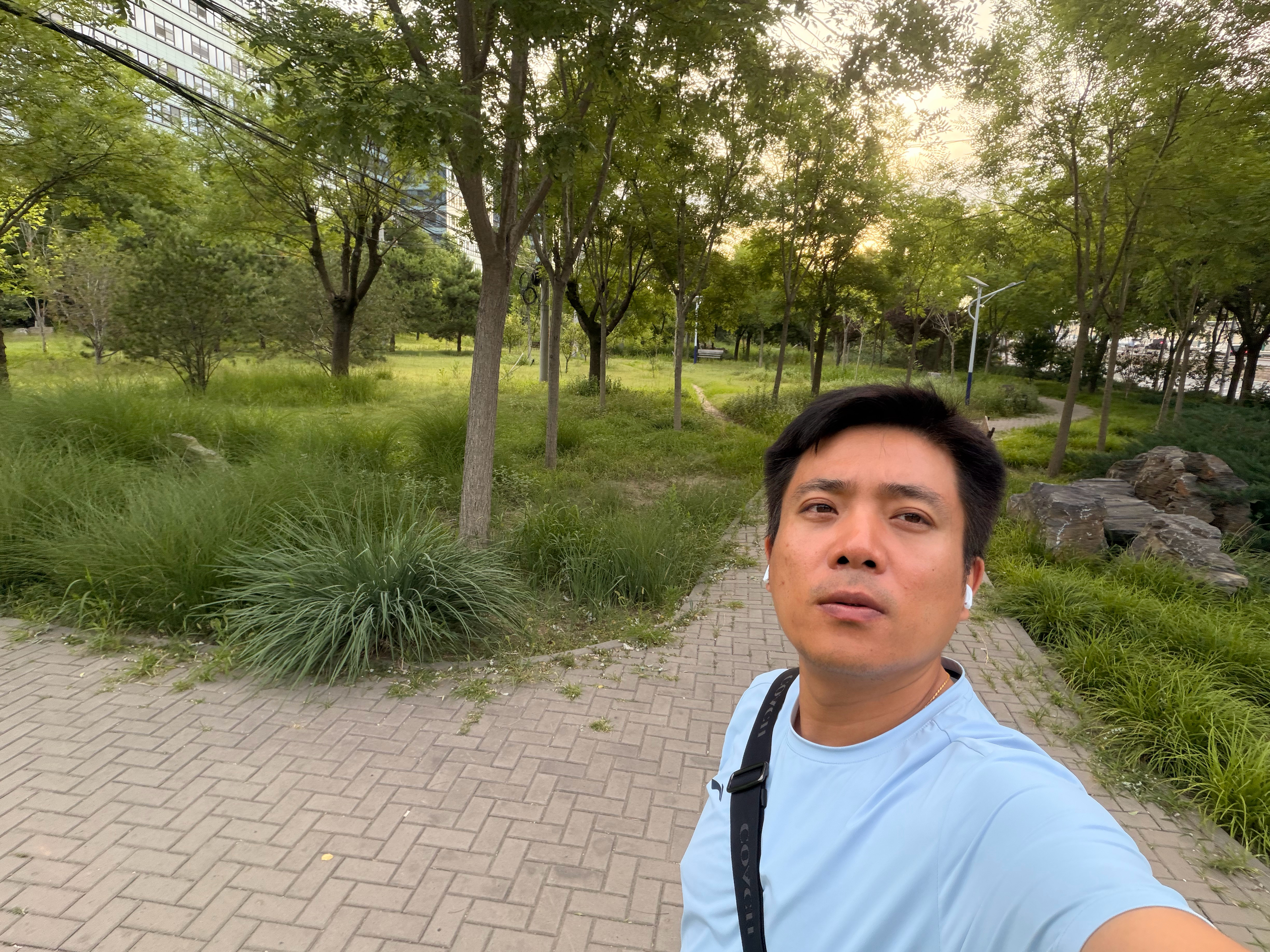 从北京房山的家回趟北京平谷的家一来回，顺利的情况下七个小时遇到堵车就不好说了地铁