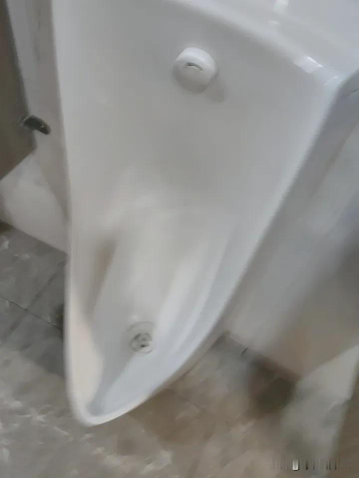 现在的人很复杂，赚钱的有赚钱的纠纷，不赚钱在一起吹吹牛逼。大家也会心生间隙。如果