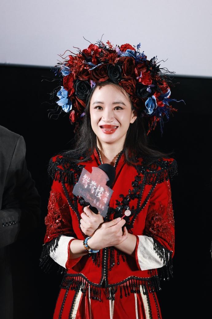 最近李梦去宣传新片《鸳鸯楼·惊魂》，她这回搭配了一身红色的古装，看上去非常的美。