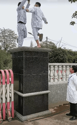 笑不活了！精神病人的“疯癫”生活，竟然让正常人羡慕不已：是逃避现实，还是真实的幸
