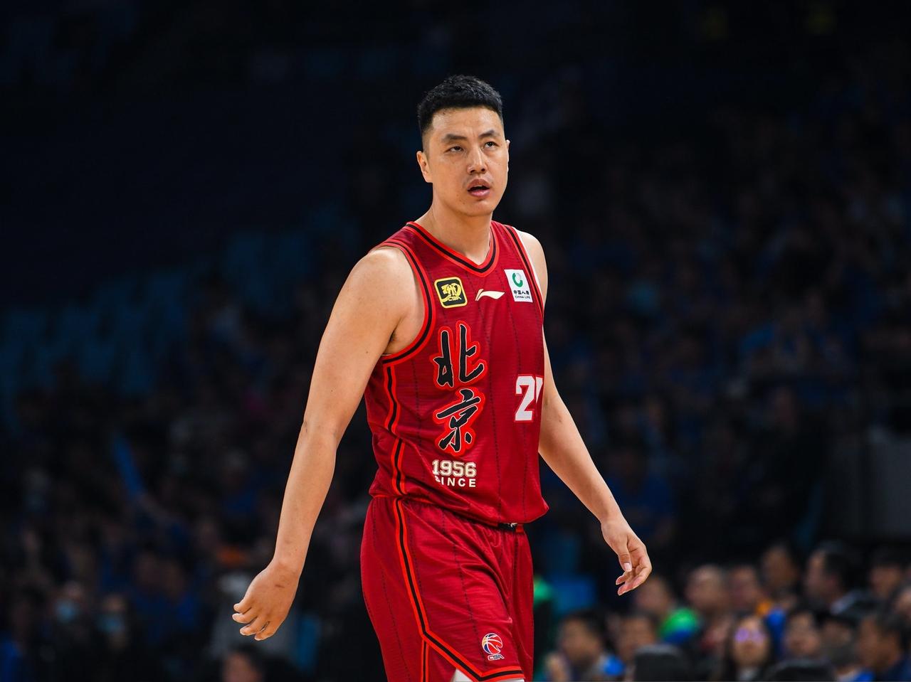 CBA最新消息：据北京男篮官方报道，今天是北京男篮队长翟晓川33岁生日，祝他生日