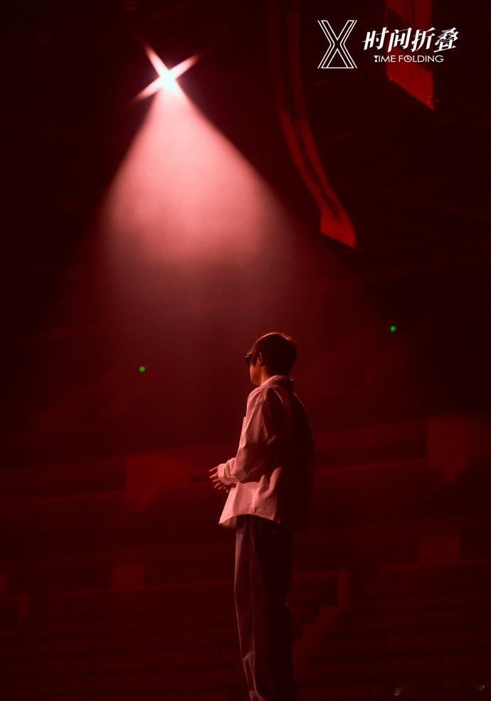 徐良时间折叠巡回演唱会徐良演唱会谁懂这种埋藏多年的情怀！平日里被生活琐事裹挟，早