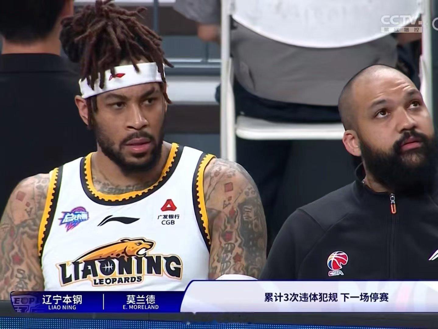 大莫累积3个违体下一场将被禁赛。这就有气了，这一场就必须拿下了#莫兰德违体犯规#