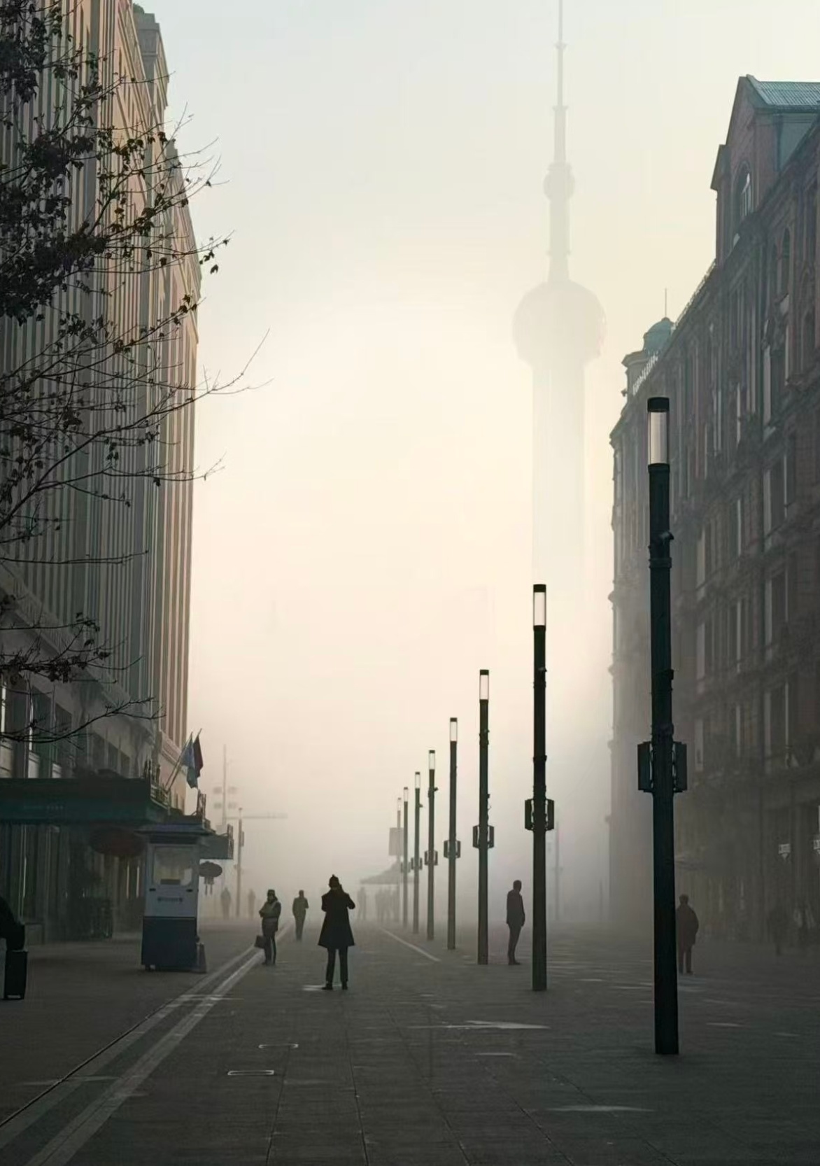 上海大雾什么？听说东方明珠发射成功了