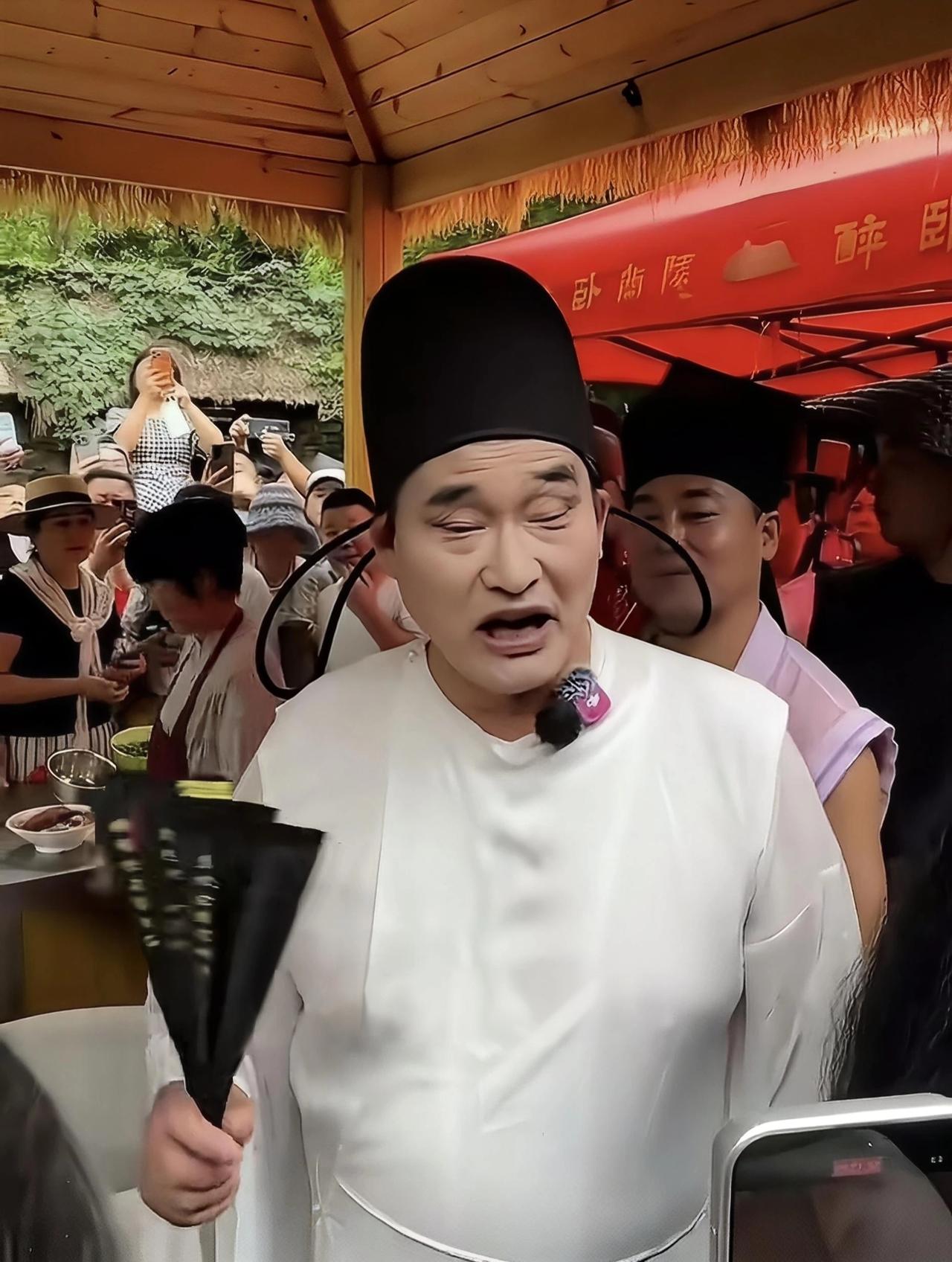 抓紧时间得瑟吧，过了这个村，可就没这个店了！
千万注意自己的人设，一旦崩塌，必将
