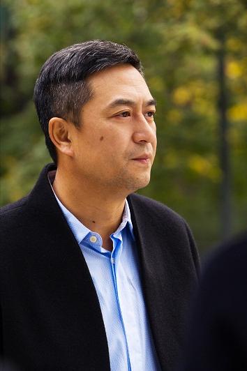 演员，张嘉译说，我的家庭地位很高，倒数第一，我家的排名是，女儿第一，媳妇第二，丈