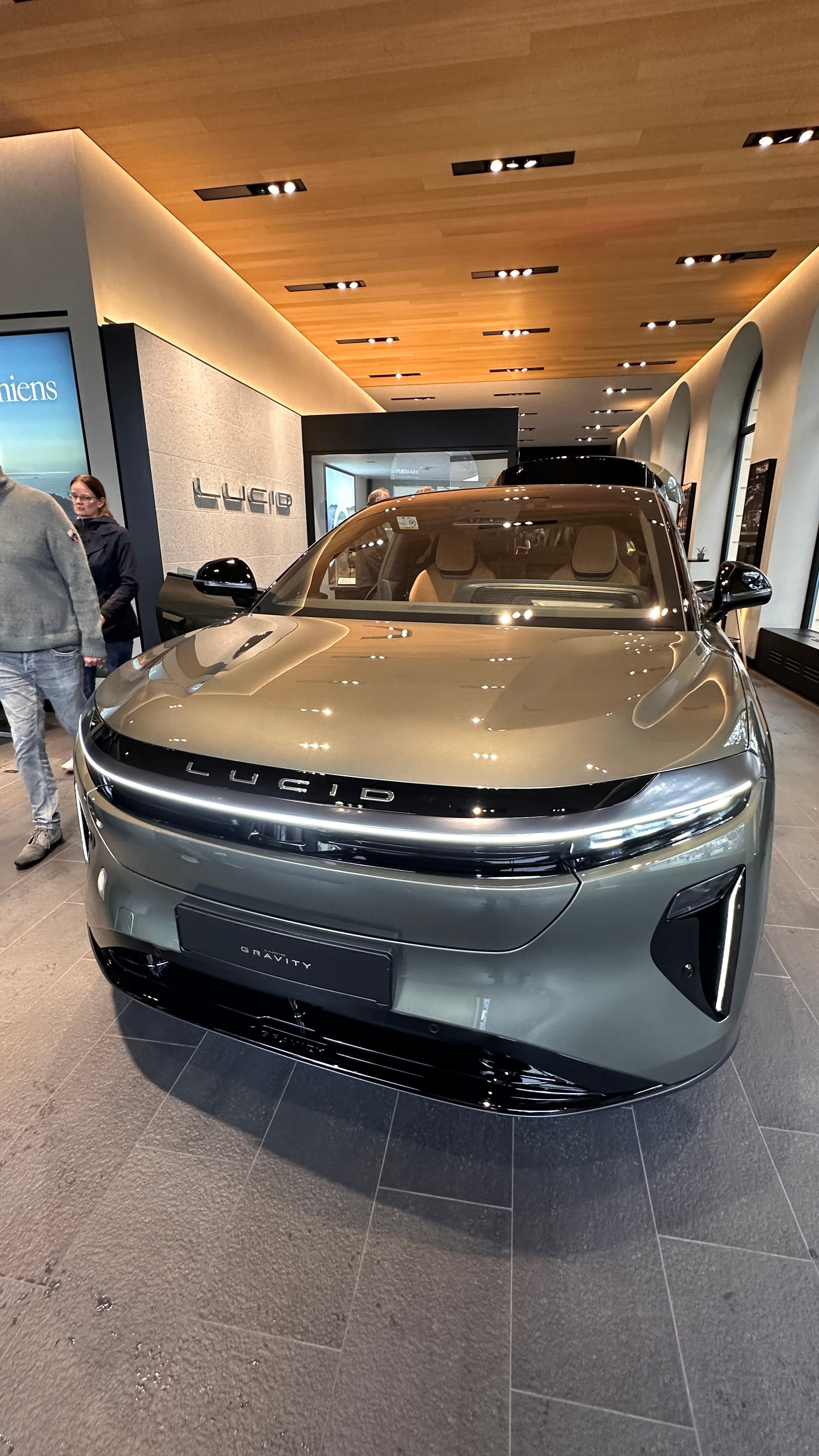 美国新势力的LUCID第二款车，7座SUV GRAVITY。原来前备箱和L90异
