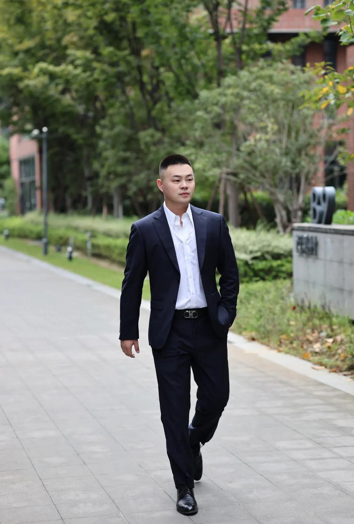 喷泉之所以漂亮是因为动力足，
瀑布之所以壮观是因为在起点高，
滴水之所以可以穿石