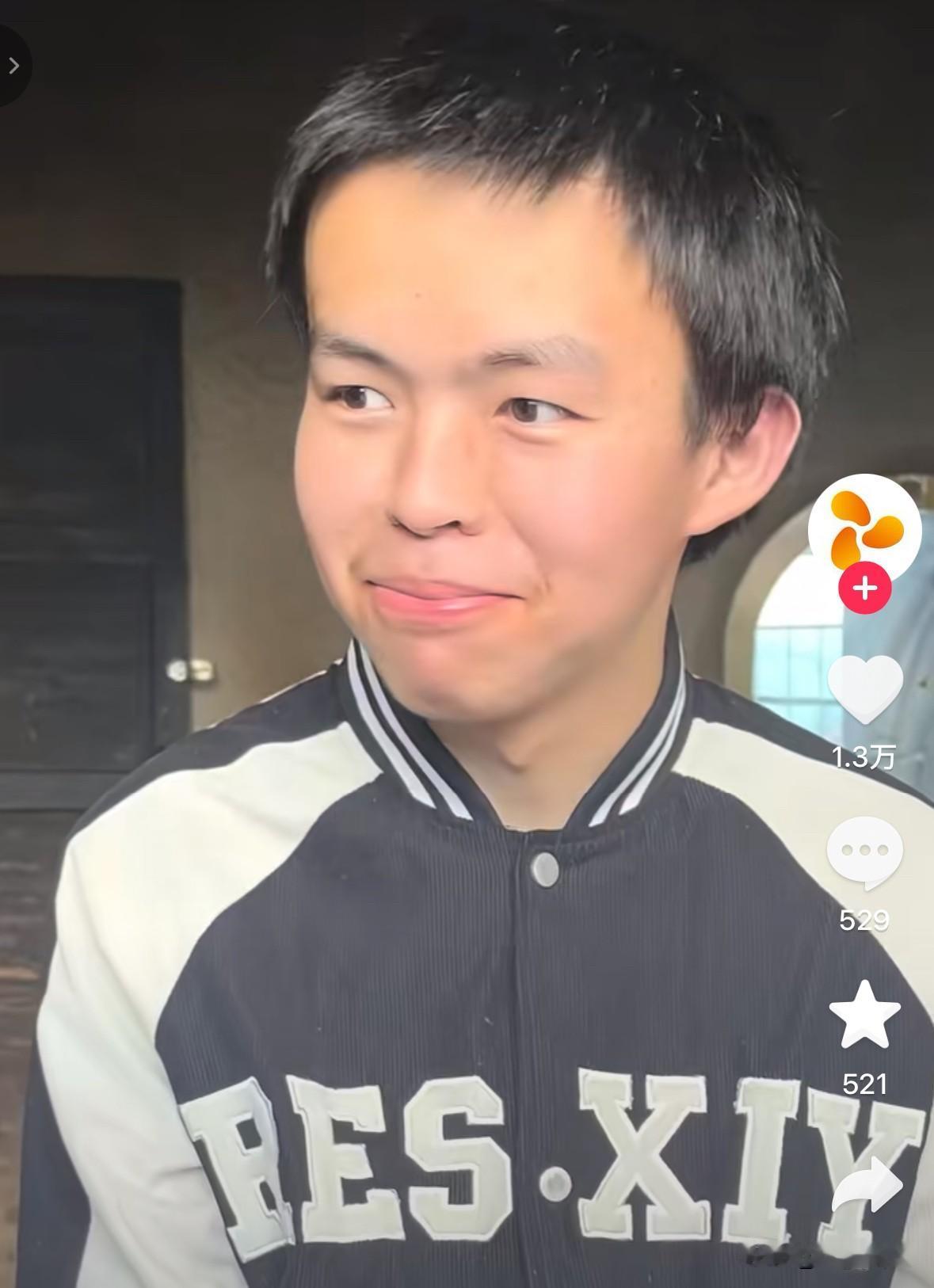 感觉将来当老师最适合这个孩子了。

贺永辉妈妈看不见，自己腿也做过手术，爸爸年纪