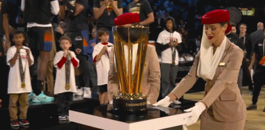 被缓缓推上台~！！！ 