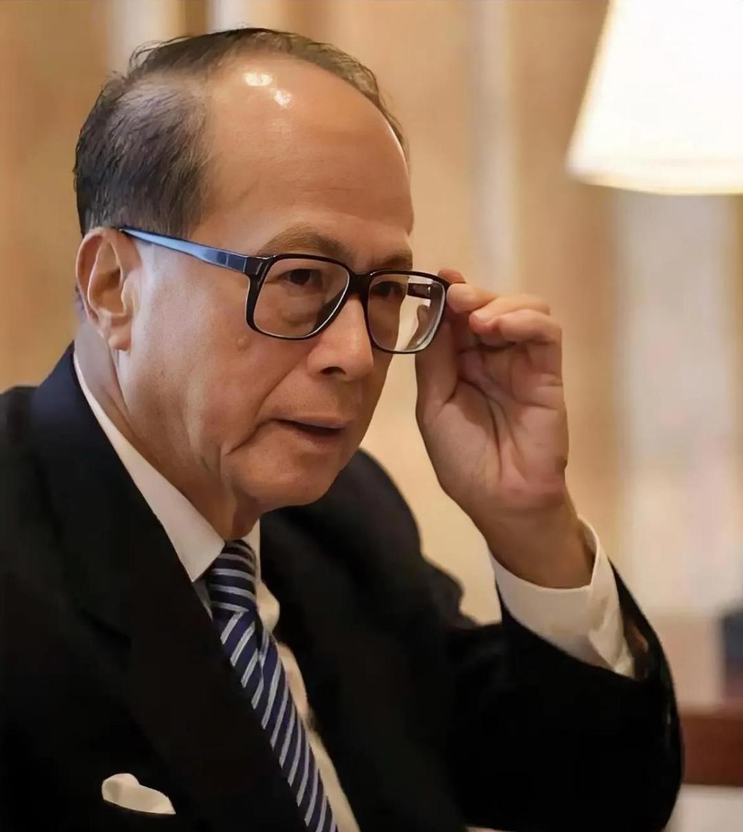 李嘉诚说过一段极具现实意义的话："穷人就算赚了三五百万，也还是穷人。他们会换大房