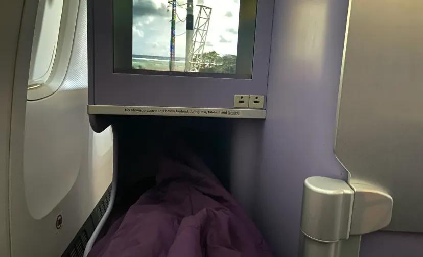 国际航班基本不会选择国内的航司
为什么不选择国内航司，因为我真的受不了一点点气流