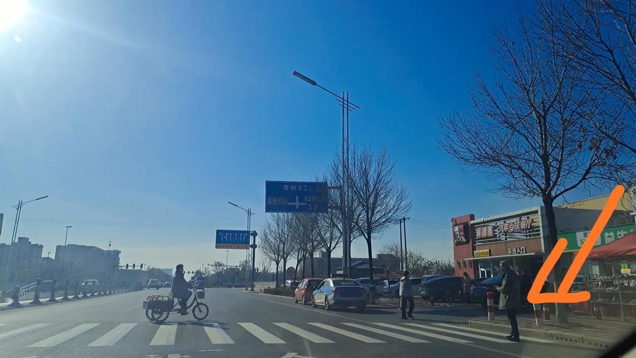 东营市最严的一条路，一不小心就被罚款！


每次跑这里，都得加倍小心，礼让行人是